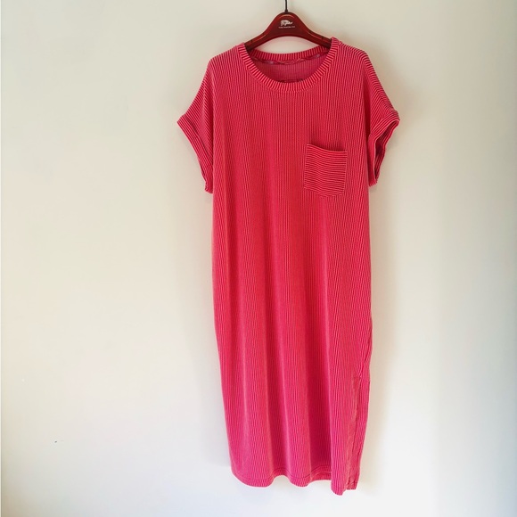 Umgee Short-Sleeve Ribbed Midi Dress in Raspberry - Picture 5 of 9